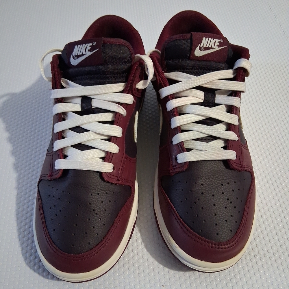 Nike Burgundy and Black Athletic Shoes - Picture 2 of 9